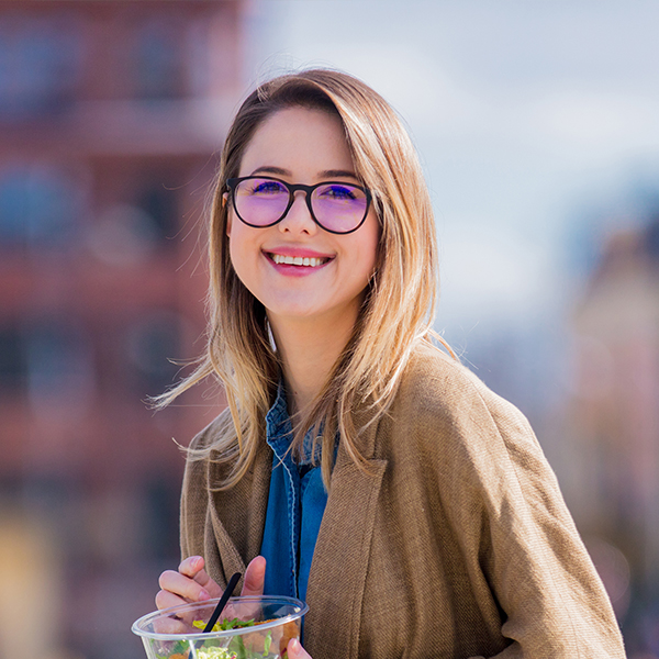 young businesswoman eating salad and working with 4YY3RBY